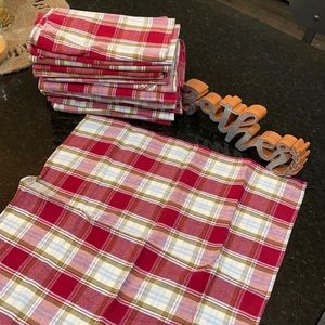 Set of dinner napkins